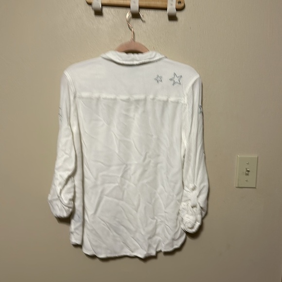 Torrid Taylor White button down shirt with embroidered silver stars Size 2X - Picture 10 of 11